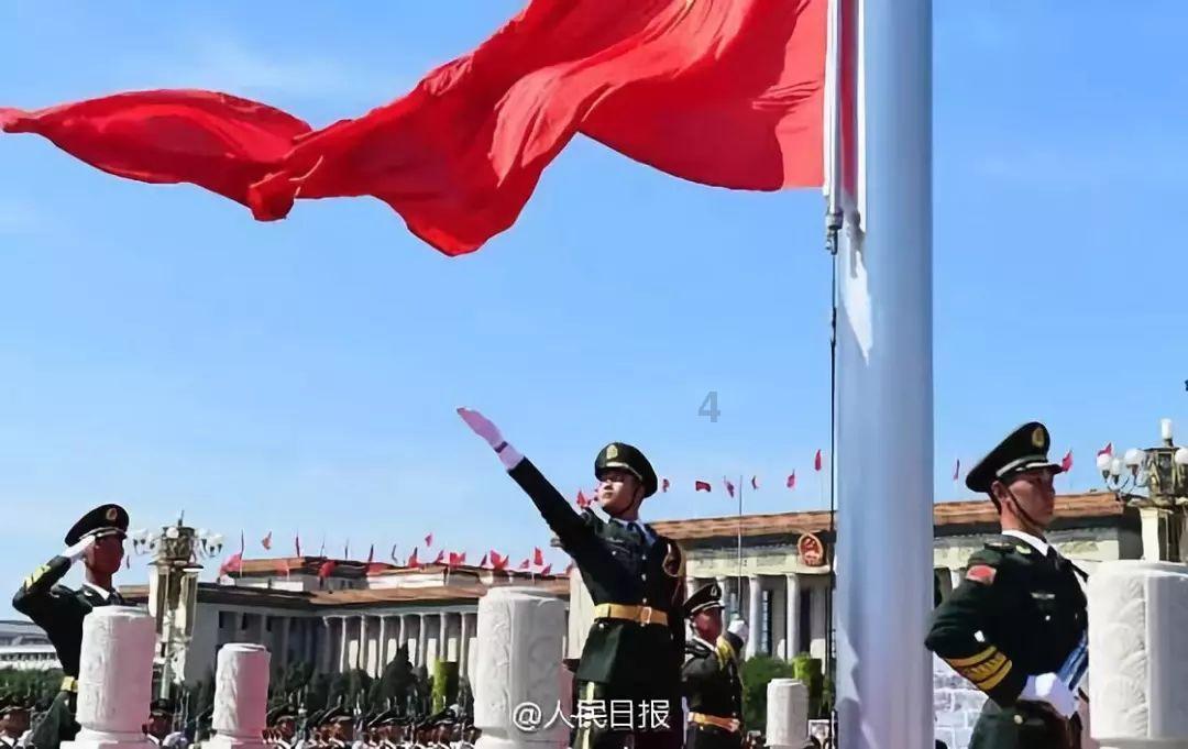 图中女生是谁？游戏画面